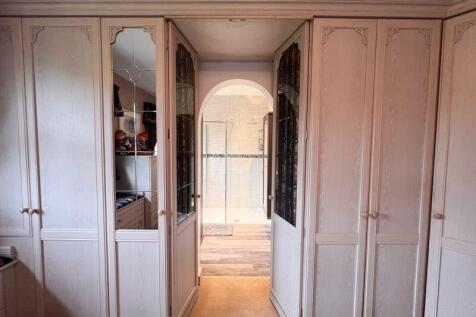 Entrance to Master Ensuite