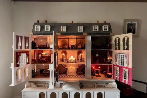 Doll House