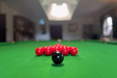 Feature Snooker Balls