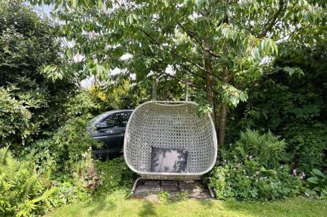 Feature Chair Garden
