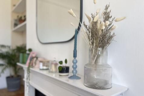 Feature Photo Lounge