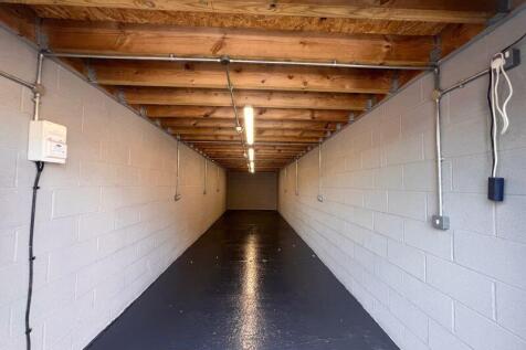 Garage 5 - Inside