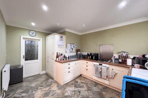 7 - Kitchen