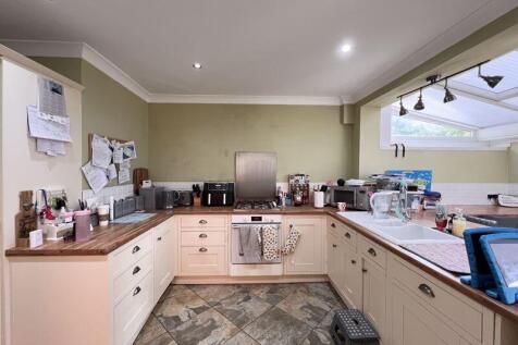 8 - Kitchen