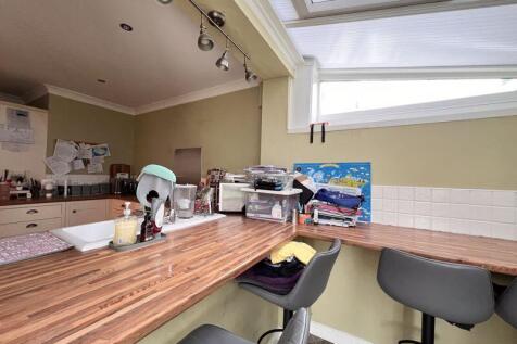 9 - Kitchen