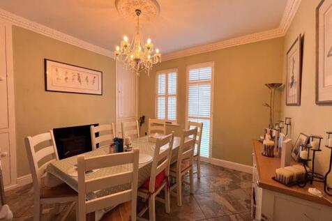 14 - Dining Room