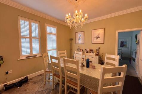15 - Dining Room
