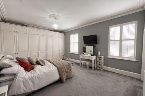 18 - Bedroom 1