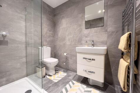 24 - Bedroom 3 Ensuite