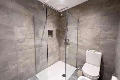 25 - Bedroom 3 Ensuite