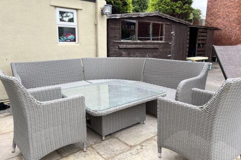 46 - Outside Seating