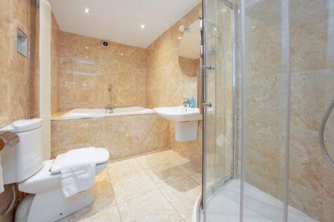 En-suite 1 bathroom