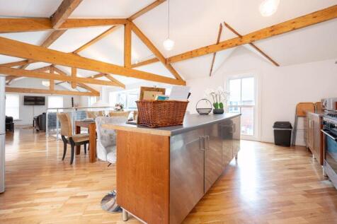 Kitchen/ dining area