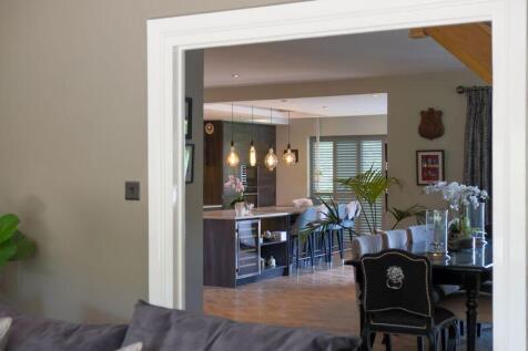 Kitchen/ dining