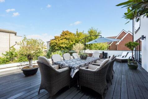 Decked sun dining table