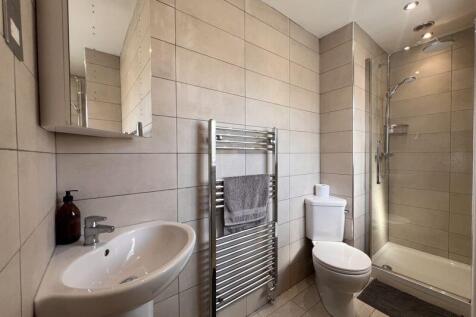 Ensuite Bedroom 2
