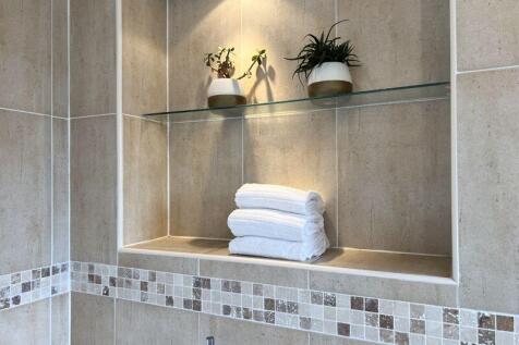 Feature Ensuite