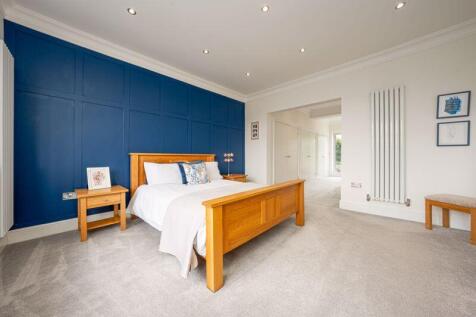Bedroom master