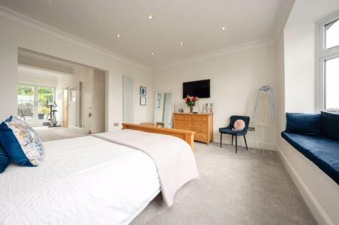 Bedroom master