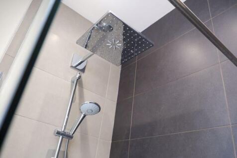 Shower ensuite 