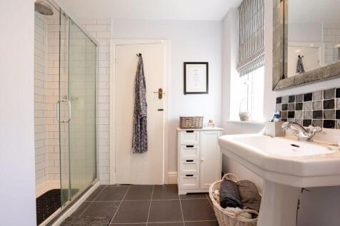 Shower En-suite