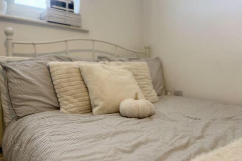 Bedroom 2 Feature