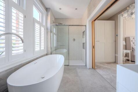 bathroom en-suite
