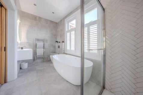 bathroom en-suite