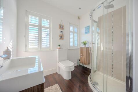 Shower en-suite 4