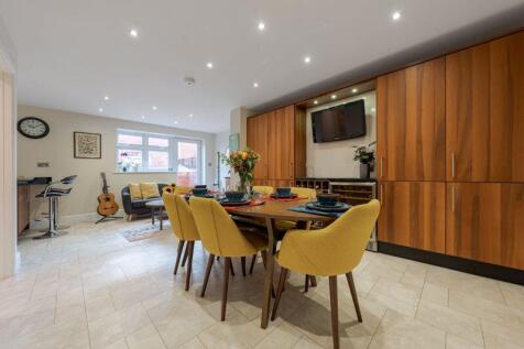Kitchen/ Breakfast Room