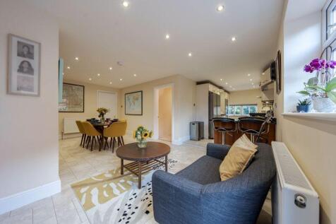 Kitchen/ Breakfast Room