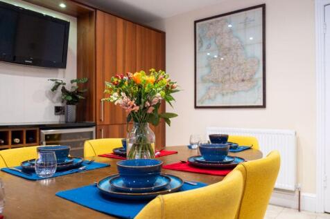 Kitchen/ Breakfast Room