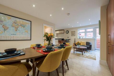 Kitchen/ Breakfast Room