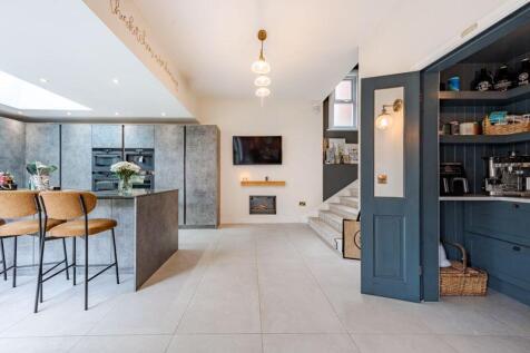 Kitchen/ Pantry