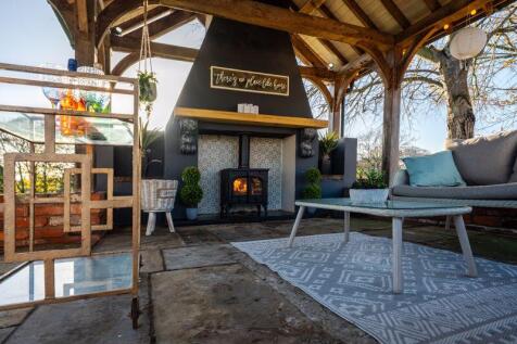 Outdoor BBQ/ Seating