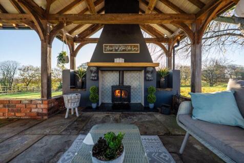 Outdoor BBQ/ Seating