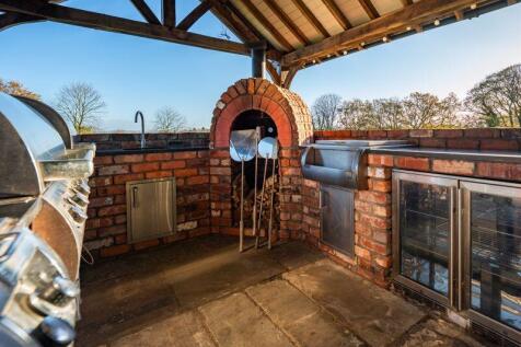 Outdoor BBQ/ Seating