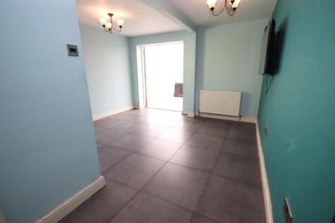 Livng Room 2.JPG
