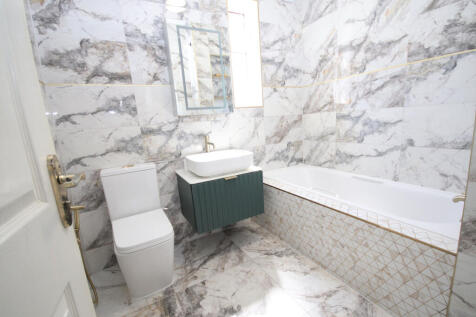 Family Bathroom.JPG