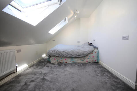 Bedroom 1 (2).JPG