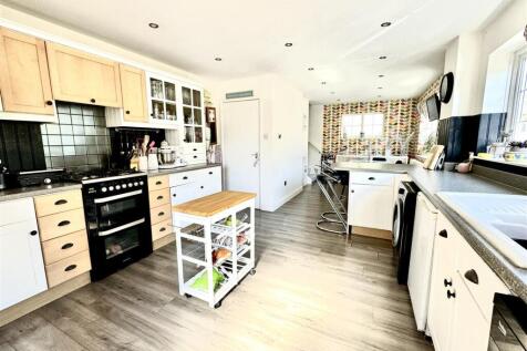 Kitchen / Dining Area