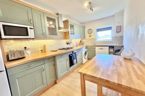 KITCHEN/BREAKFAST