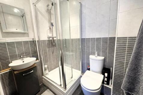 MASTER EN-SUITE