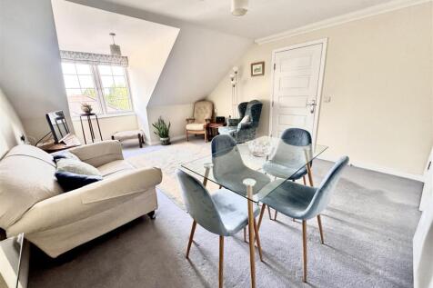 Lounge / Dining Room