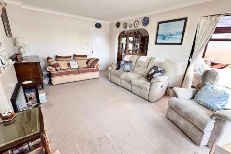 LOUNGE / DINING ROOM