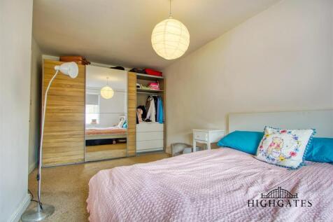 Bedroom 1.2.jpg