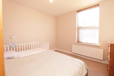 Bedroom 1.jpg