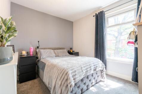 Bedroom 1.jpg