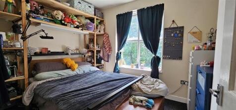Bedroom 1.jpg