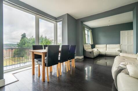 Family Room 1.jpg